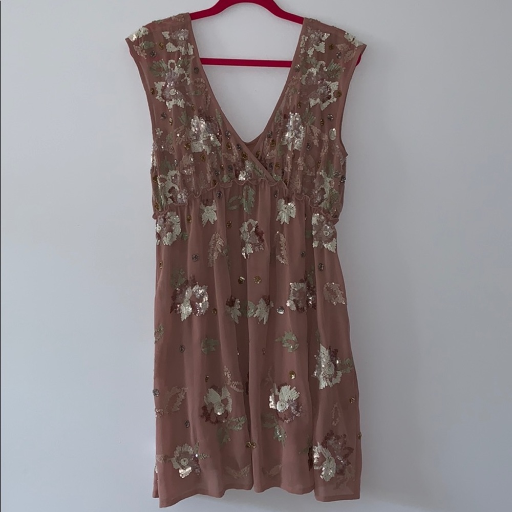 Only worn once! Perfect dress for a wedding guest!